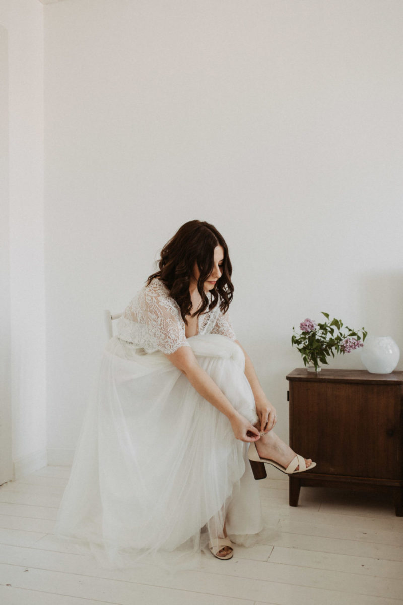 8 Photo Tips to Show Your Wedding Dress at Its Best