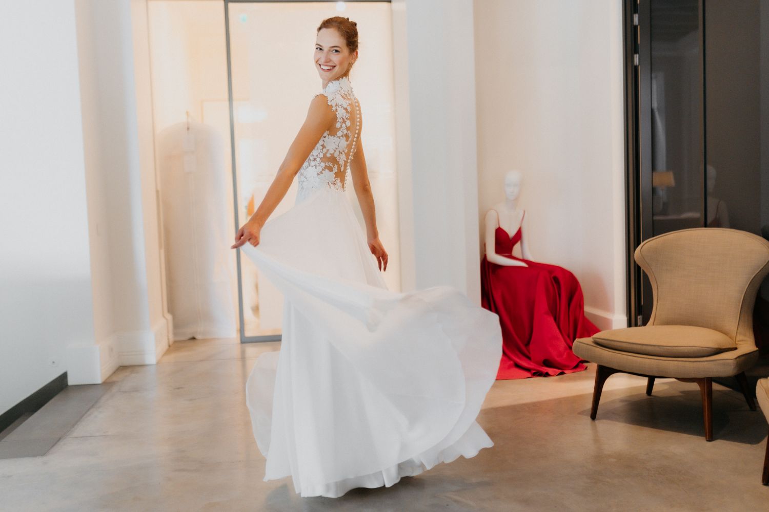 All the details about the Hungarian top model's wedding dress made by Hungarian brand Daalarna